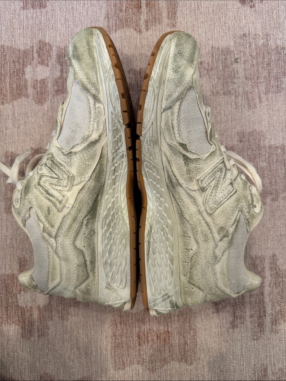 New Balance Cream & Light Beige 2002R Sneakers Distressed Unisex - Picture 4 of 6